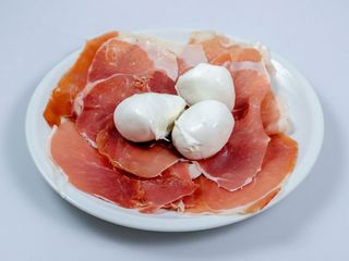 Prosciutto crudo nostrano e bufala