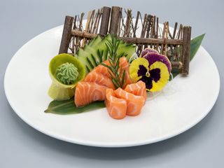 24. Sashimi salmone 10 pezzi