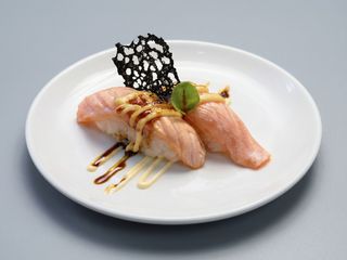 28. Nigiri flambè 2 pezzi