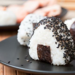 76. Onigiri tuna