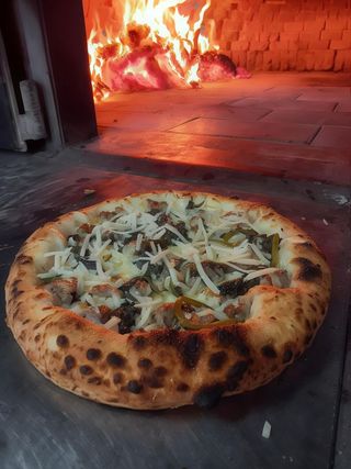 Pizza salsiccia e friarielli