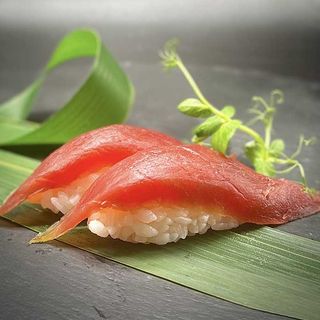 56- Nigiri tonno