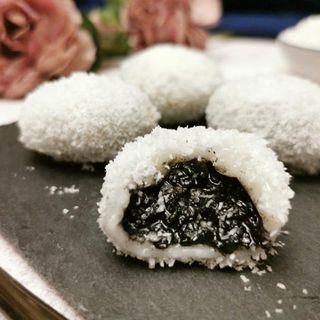 D dolce di riso ripieno di sesamo