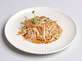 86- Spaghetti di riso con uova e verdure