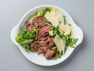 Tagliata con rucola e grana