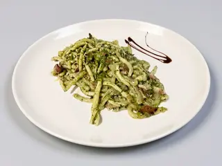 Strozzapreti con crema di spinaci e pancetta