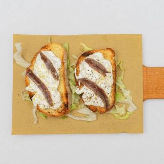 Bruschetta stracciatella e alici