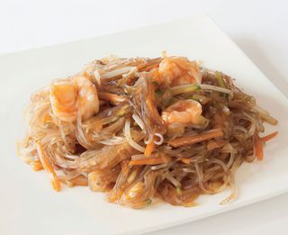 30.Spaghetti soia con gamberi e verdure