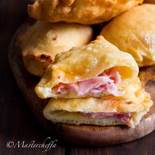 CALZONE IN BIANCO MORTADELLA EN MOZZARELLA