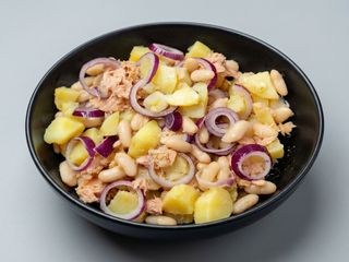 Insalate di Patate bollite, Tonno e salsa della casa