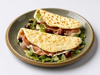 Gorgonzola, funghi, prosciutto crudo