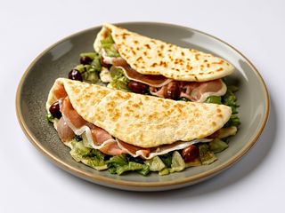 Prosciutto cotto, mozzarella, carciofi