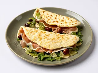 Prosciutto crudo, mozzarella, stracchino