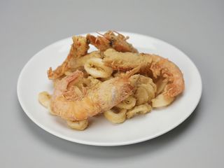 Frittura di calamari e gamberi sale e pepe