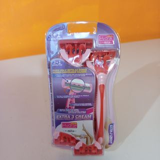 Disposable razors 3+1