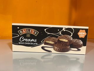 Bisccotti Al Cacao Con Ripieno Al Baileys