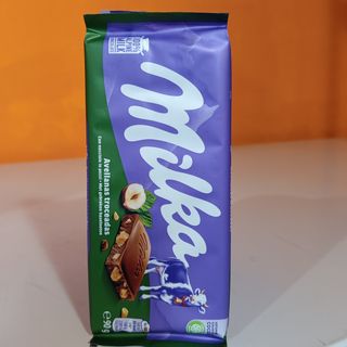 Milka avellanas troceadas 90me