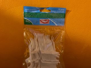 Filo Interdentale su Supporto 75pz