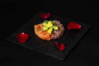 18. Tartare misto avocado