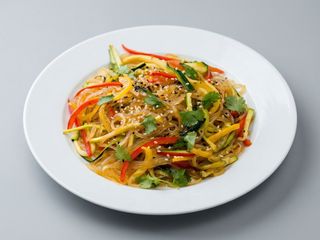 34A Spaghetti di soia con gamberi e verdure