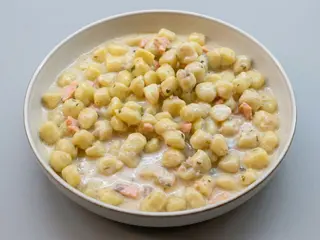 Gnocchi al salmone e funghi