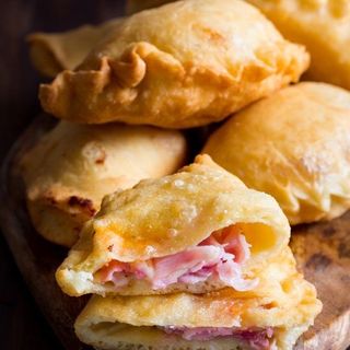 CALZONE FRITTO COTTO E MOZZARELLA