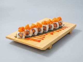 81 Uramaki salmone piccante