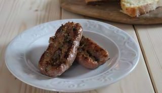 Salsiccia alla brace 2 pezzi più contorno e pane