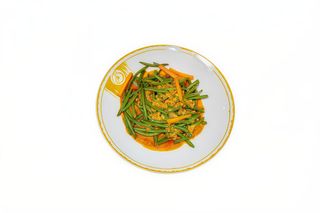 Tuafukyaow phad prik khang (Fagiolini saltati con pancetta)