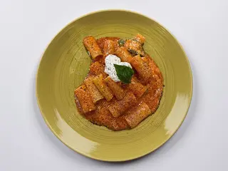 Rigatoni ragù e ricotta
