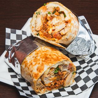 Burrito pollo e chorizo