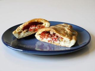 Calabrese con mozzarella e provola e salame piccante... Nduja -calzone