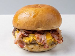 HAMBURGER MISTO CHEDDAR BACON E SALSA A SCELTA