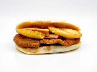 SALTIMBOCCA COTOLETTA PATATINE SCAMORZA AFFUMICATA E SALSA A SCELTA