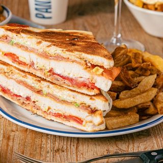 CLUB SEANDWICH CON PATATE FRESCHE FRITTE