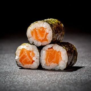 68. Hosomaki sake  6 pezzi