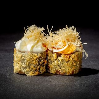 76. Fried hosomaki sake  4 pezzi