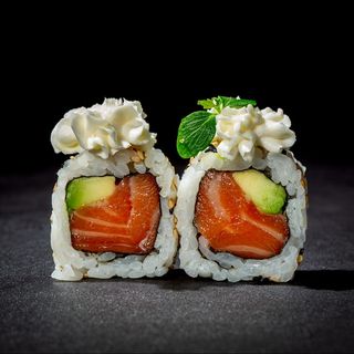 82. Uramaki salmon 4 pezzi