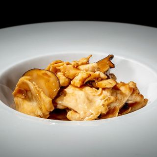 210. Chicken with mushrooms and bamboo