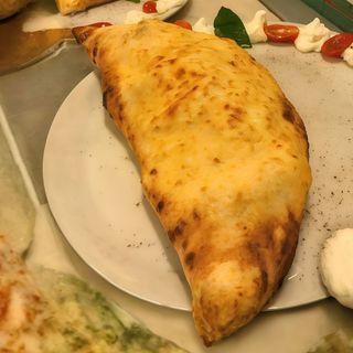Pizza ripiena fritta al forno