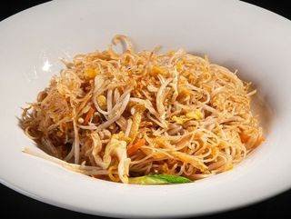 182 Spaghetti di riso con verdure 