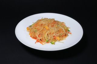 182 Spaghetti di riso con verdure