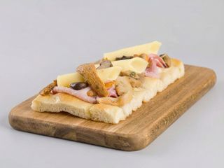 Trancio focaccia farcita con fontina e cotto