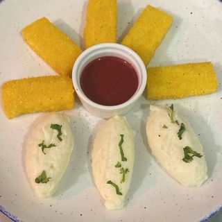BACCALÀ MANTECATO E MORSÈLL DE POLENTA