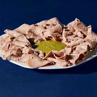 LENGUA E SALSA VERDA A LA MILANESA