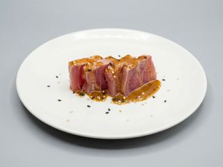 041 Tuna tataki 5 pezzi