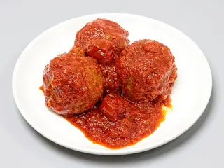 Maxi polpette al sugo rosso e basilico