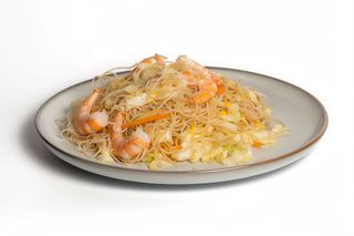 Spaghetti di riso saltato con gamberi