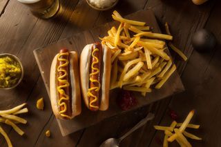 Hot dog con patatine fritte e lattina 33 cl