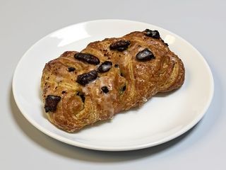 Treccia marmellata di albicocche e noci pecan